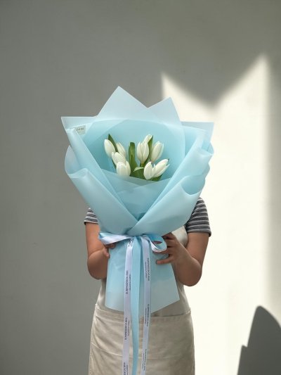 10 White Tulips Bouquet Blue Wrapping